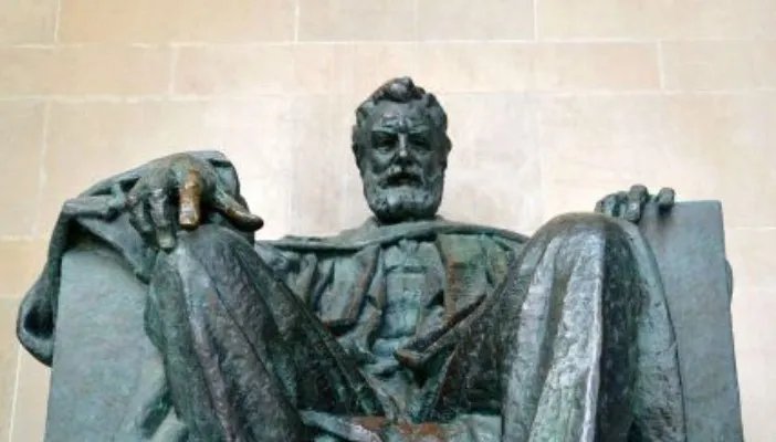 美国发明家贝尔生平简介 贝尔是怎样发明电话的？