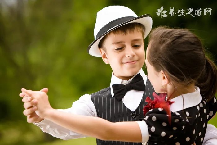 6月21日的“夏至日环食”为何被称为“金边日食”?