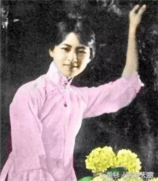 钱钟书轻钱钟书。请对上联～？