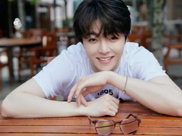 陈立农坐轮椅现身机场，他的身体到底出现了什么问题？