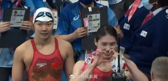 笑容超甜 中国选手张雨霏获女子200米蝶泳金牌！