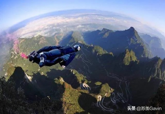 翼装飞行女大学生去世，有人表示敬佩有人说她自私，你怎么看？