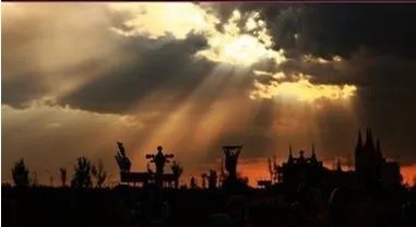 黑云压城城欲摧，突然感觉这诗有毛病，都黒云压城了，哪来的阳光供他反甲光呢？