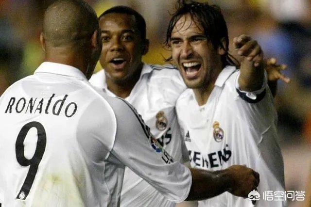 内马尔和巅峰时期的罗比尼奥谁厉害？