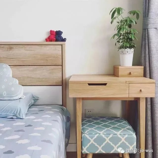 卧室梳妆台应该怎么放?这几点告诉你