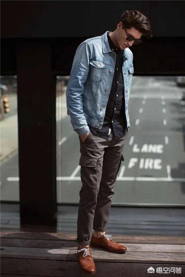 工装裤怎么搭配上衣？