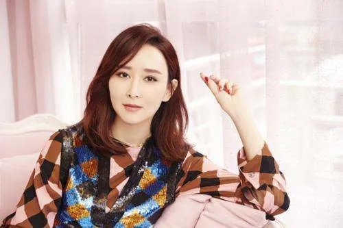 笑红颜电视剧主题曲和片尾曲各叫什么?