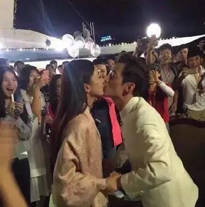 何炅和赵丽颖的关系好吗?