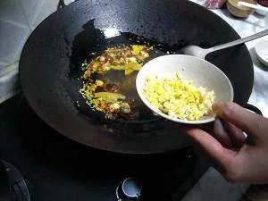 重庆火锅底料的做法是怎样的？