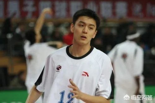 辽篮队长杨鸣正式宣布退役，如何评价杨鸣的职业生涯？