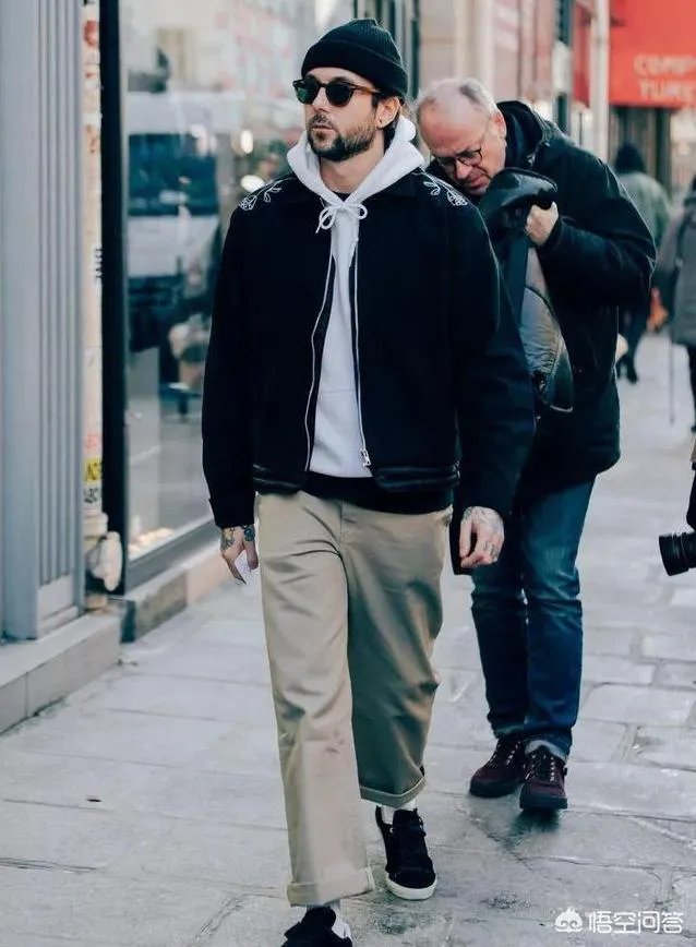 工装裤怎么搭配上衣？