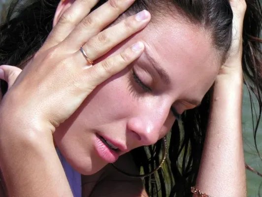 脸上红血丝怎样去除