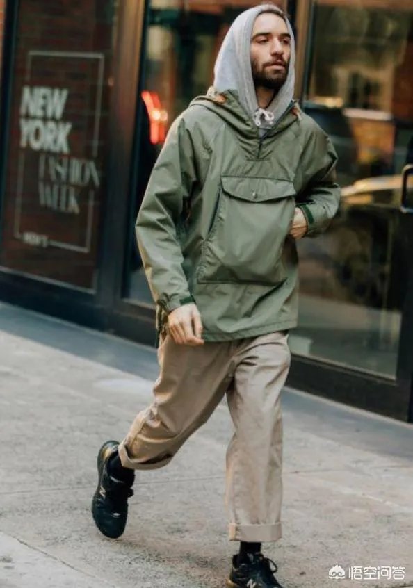 工装裤怎么搭配上衣？