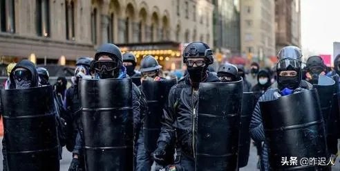 拜登上台后，特朗普进不进监狱，美国乱的一样吗？