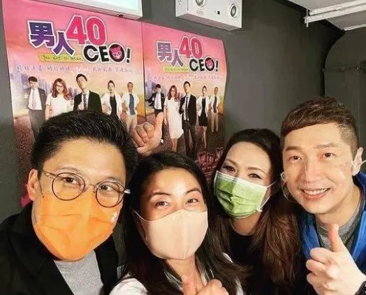 郭晶晶陪老公看舞台剧！郭晶晶跟结婚前的差别大吗？