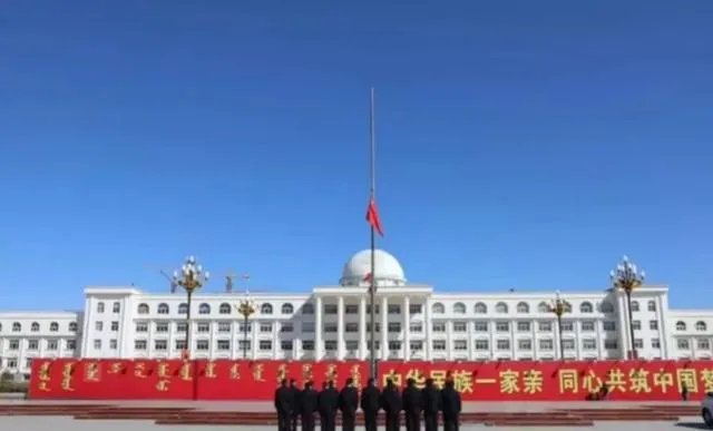 建议为袁隆平院士逝世降半旗志哀？