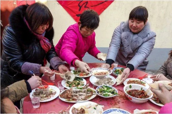 贵州一村立村规：红白事只能三菜一汤，那不够吃怎么办？