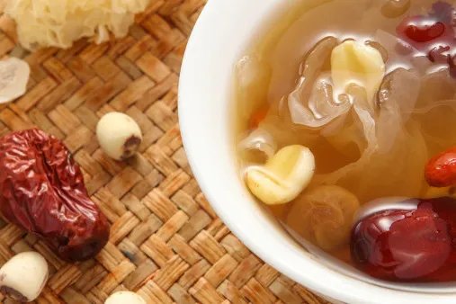 银耳莲子羹的功效与作用
