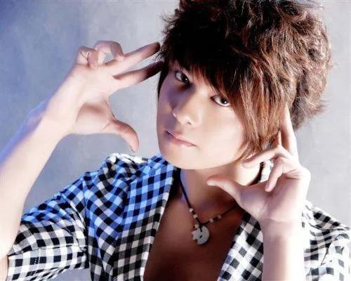 单色凌真人照片