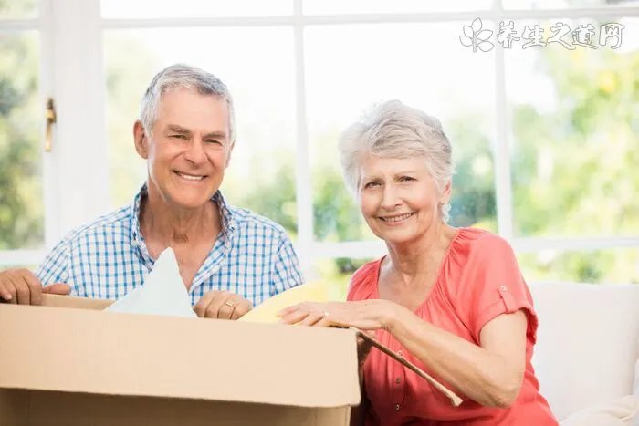 骆驼的驼峰是用来储存水分的吗？