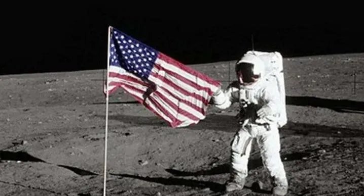 美国69年成功登月,美国宇航员却发现不明飞行物 (资金问题)