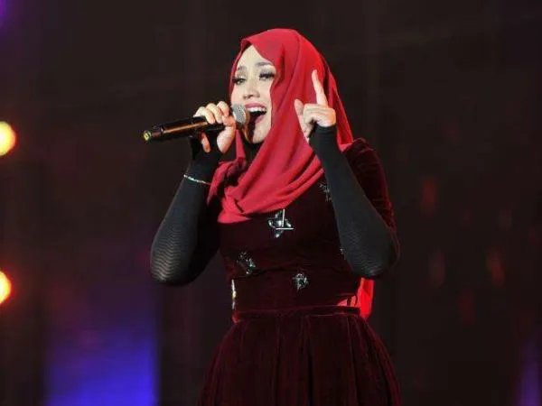 歌词“想你的夜.多希望你能在我身边”歌名是什么？