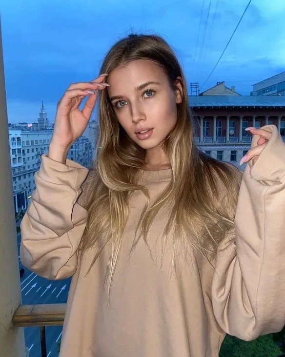 纤腰美臀超惊艳！俄罗斯模特Polina Malinovskaya美图