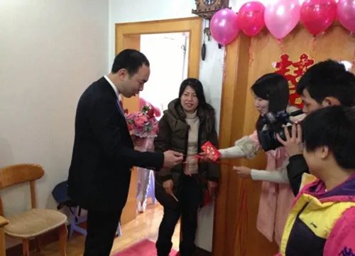 新郎接新娘开门红包是多少 接新娘时都什么环节给红包