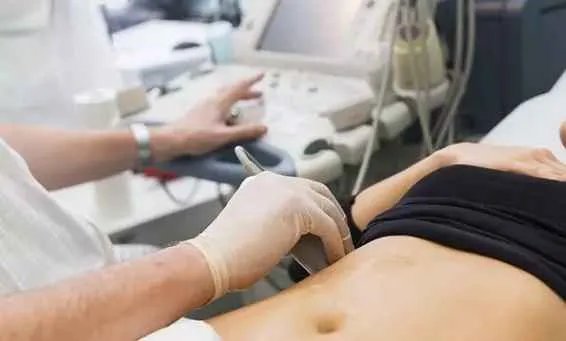 盆腔积液是怎么回事需要治疗吗？