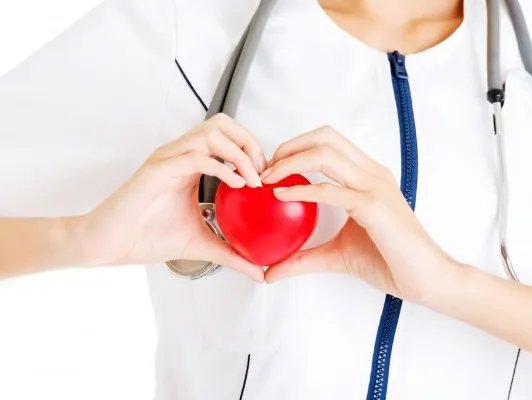 心脏突然跳的很快怎么回事