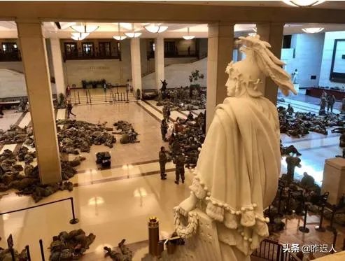 拜登上台后，特朗普进不进监狱，美国乱的一样吗？