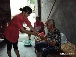 家公和我睡一个家里正常吗