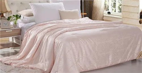 蚕丝被怎么保养方法