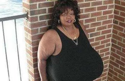 世界上最大的胸 罩杯为102ZZZ，重77斤，堪比两个大西瓜