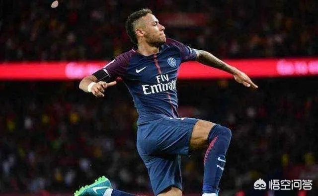 内马尔和巅峰时期的罗比尼奥谁厉害？