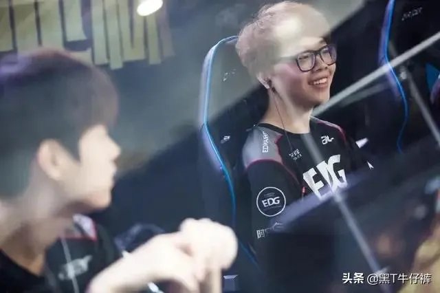 4AM夺得PCL总冠军人气爆炸,韦神直播间人气首破千万,如何看待4AM的高人气?