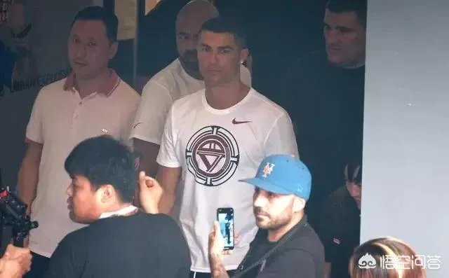 C罗魅力难挡，王大雷妻子直言他突然走过来的时候，自己激动得差点晕过去，你怎么看？