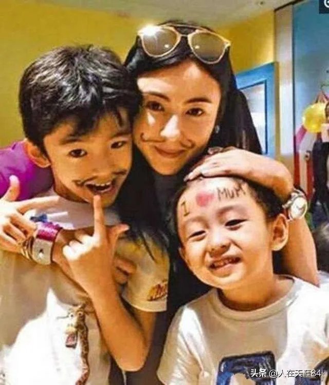 张柏芝被赶下飞机这个事件你怎么看？