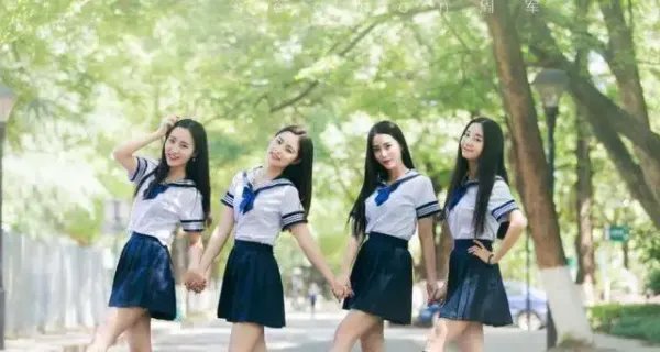 如何看待女孩穿露脐装，被陌生女子说不得体？究竟何时才能穿衣自由？