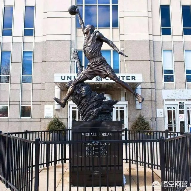 湖人队会给科比塑雕像吗?