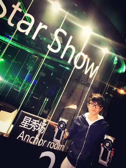 上海最牛网吧：通宵120元/晚 设“王思聪土豪包厢”