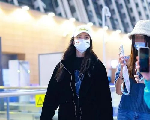 黄晓明baby罕秀恩爱!隔空撞衫太甜蜜,他们如今是否已貌合神离?