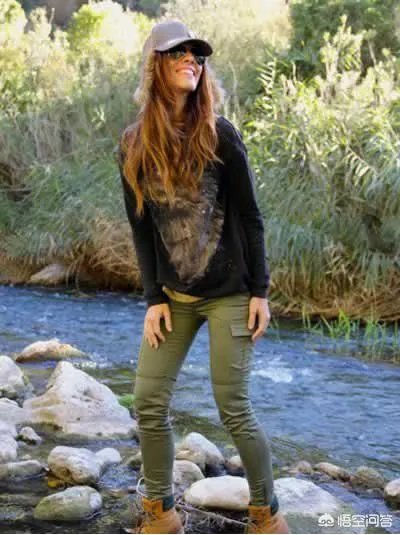 工装裤怎么搭配上衣？