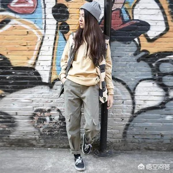 工装裤怎么搭配上衣？
