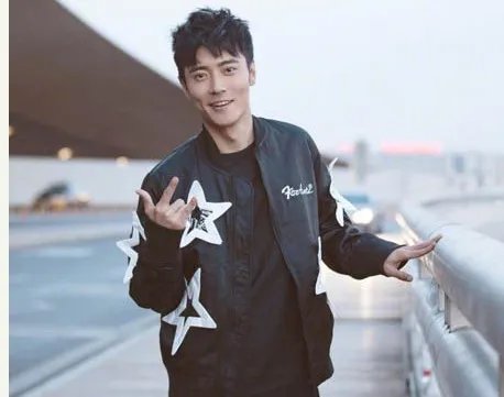 洪欣张丹峰差几岁两人为何会结婚?