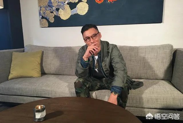 工装裤怎么搭配上衣？