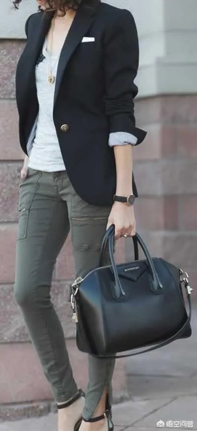 工装裤怎么搭配上衣？