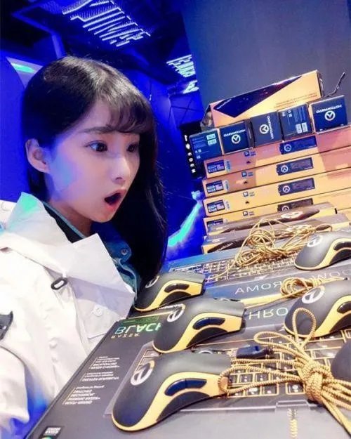 上海最牛网吧：通宵120元/晚 设“王思聪土豪包厢”