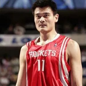 姚明入选名人堂，他在NBA历史上能排第几？