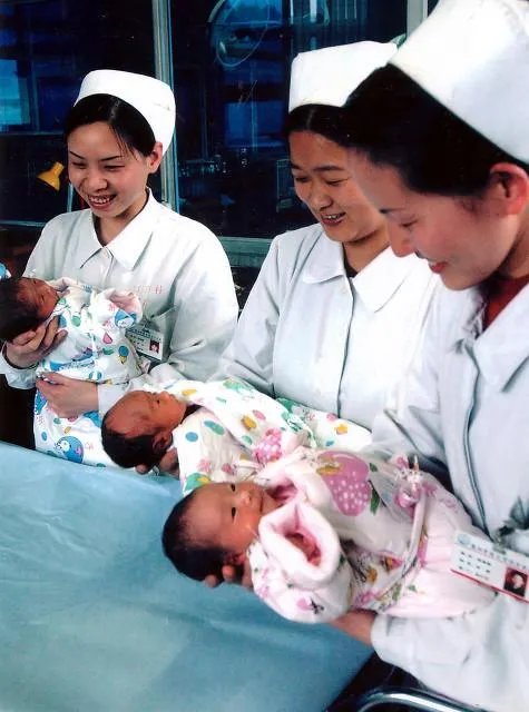 三孩生育政策来了，到底如何选择？